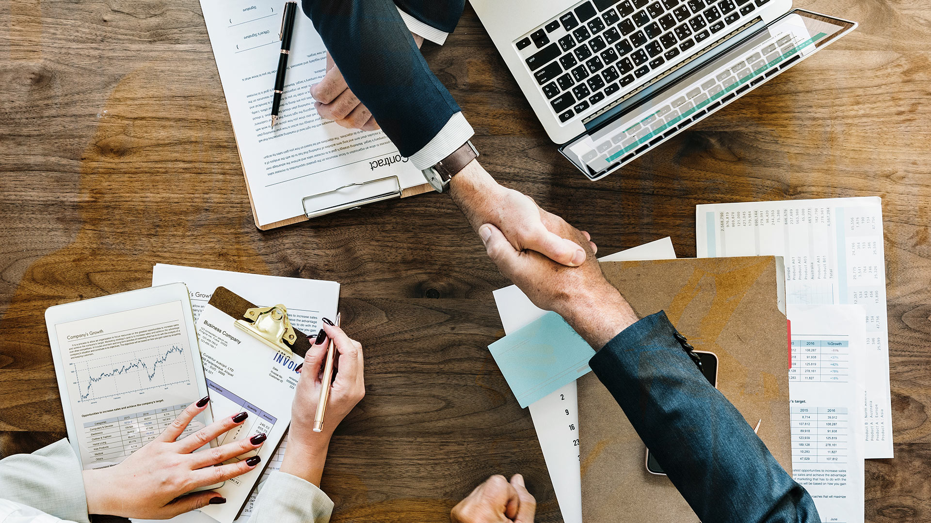 Hire professionals for corporate pro services in the UAE | Digital Lens