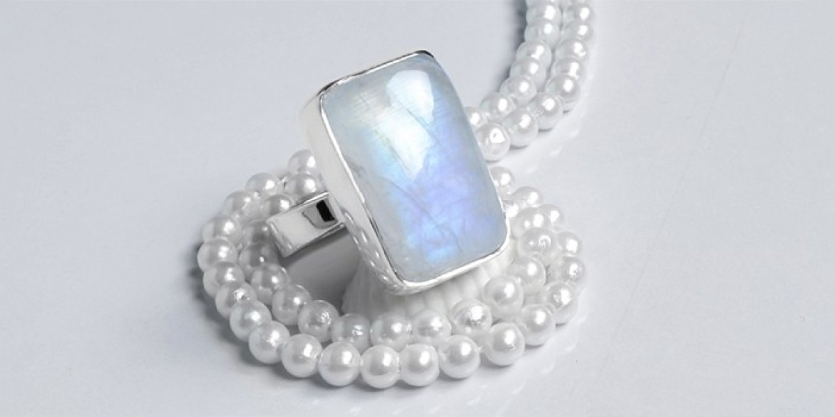 Wear Moonstone Engagement  Ring To Get Positive Thoughts