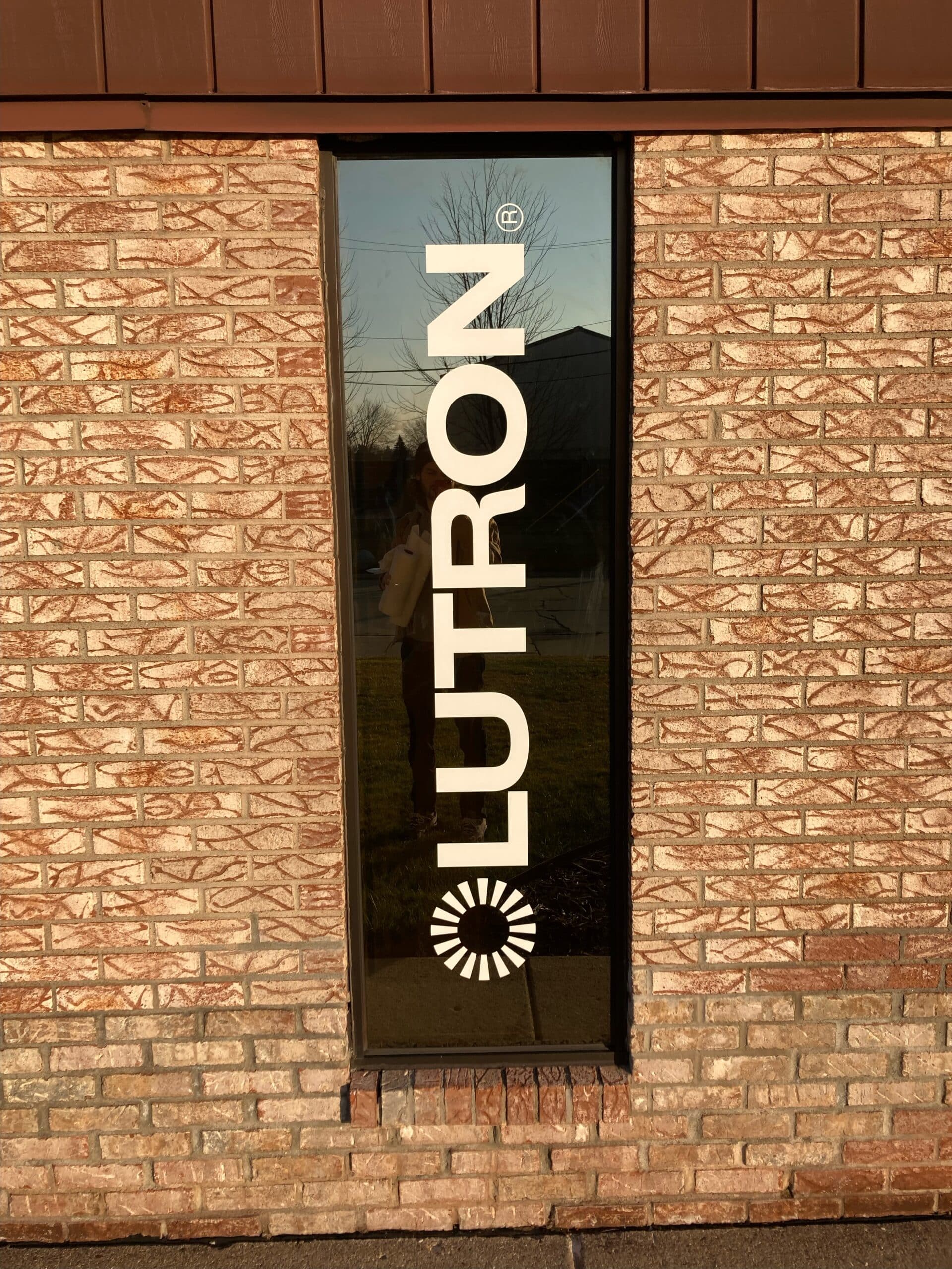 Why Window Lettering is the Best Advertising Solution for Local Businesses?