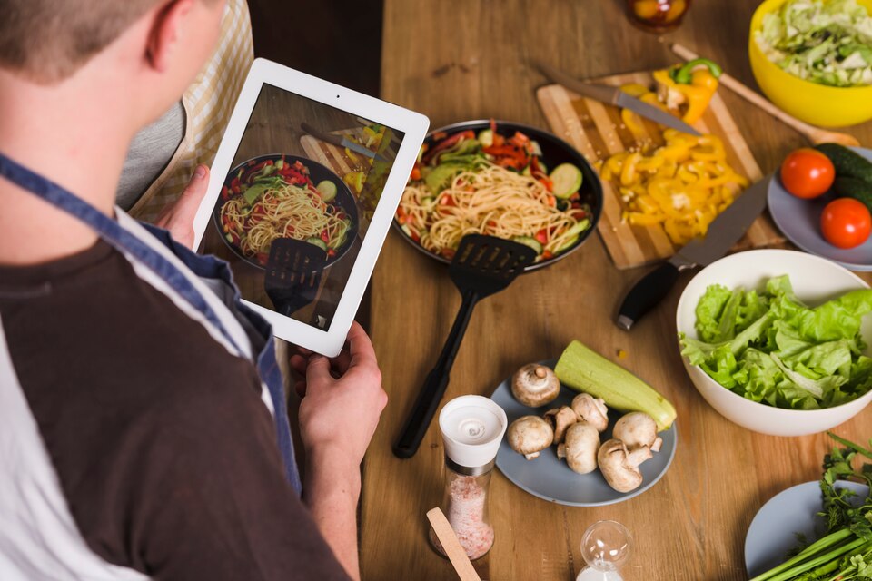 Revolutionizing Catering Services in the UAE: A Comprehensive Food App Solution - Blogstudiio