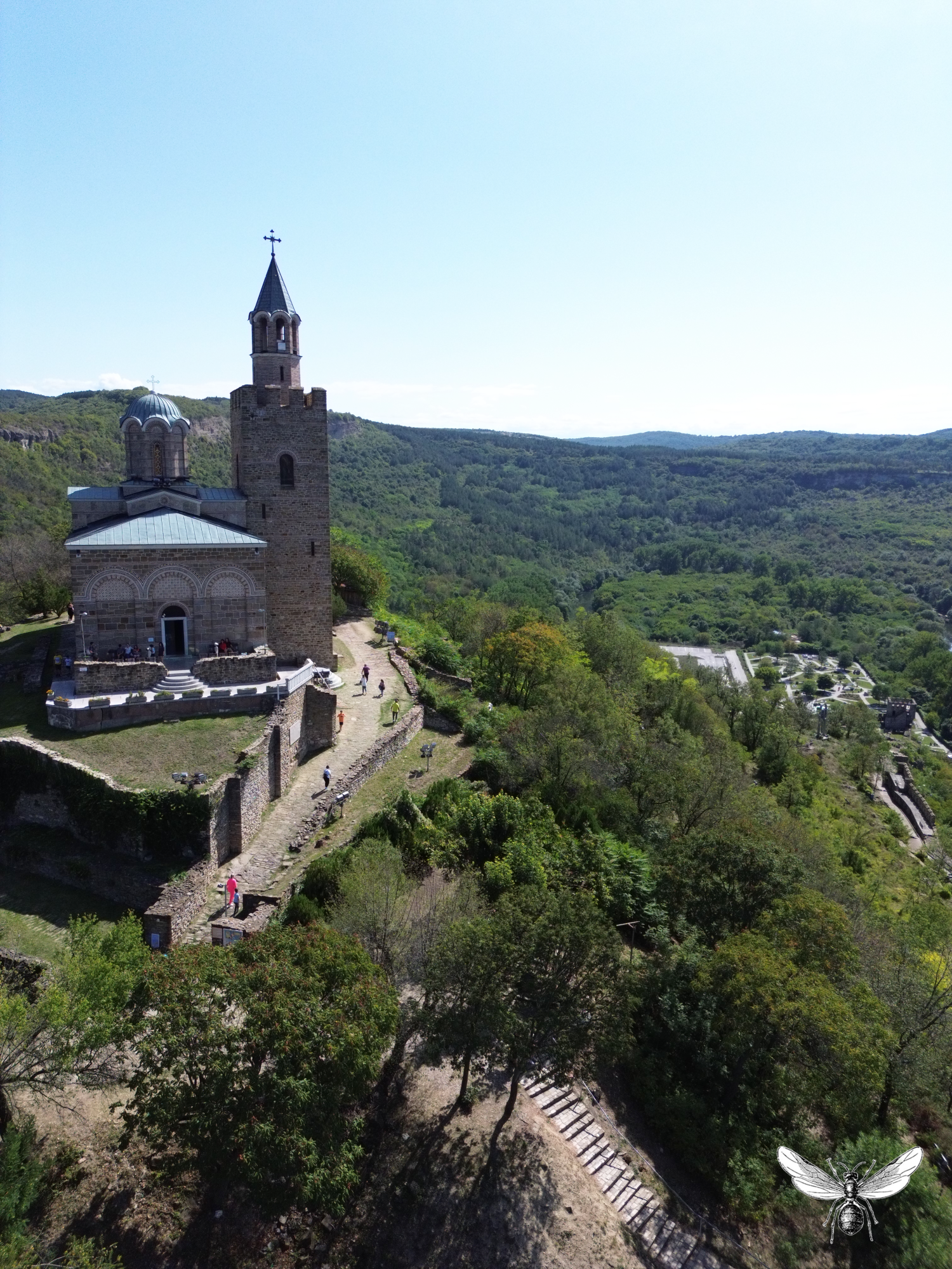 Крепостта под небето: Велико Търново от птичи поглед. Крепостта Царевец от дрон - Дрон фото и видео - изживейте магията на височинната фотография