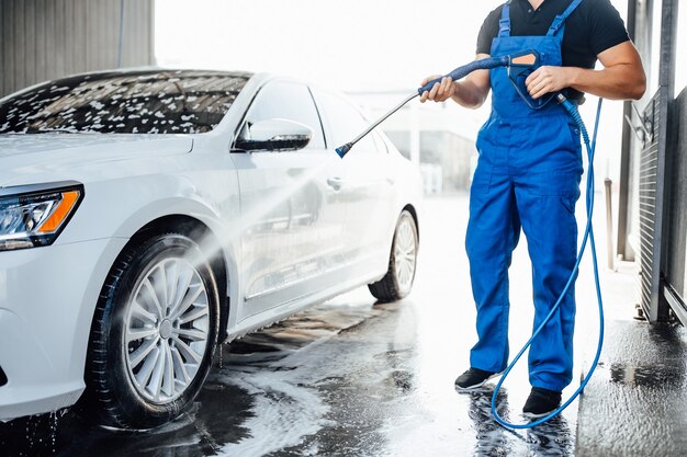 The Uber Effect: How On-Demand Car Wash Services are Changing the Landscape - The Creaters