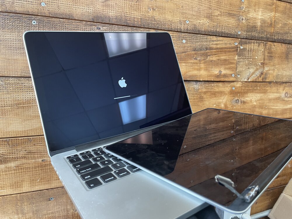 MacBook Screen Replacement: Data Safety and Beyond - Blogs - The SMS City