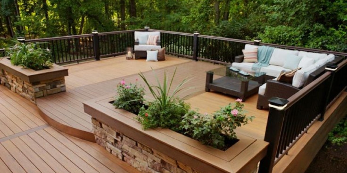 Building a Deck That Complements Your Landscape