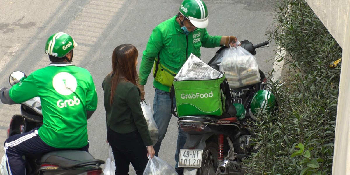 Rasakan Kenyamanan Maksimal dengan GoFood Plus dan Grab Now Motor