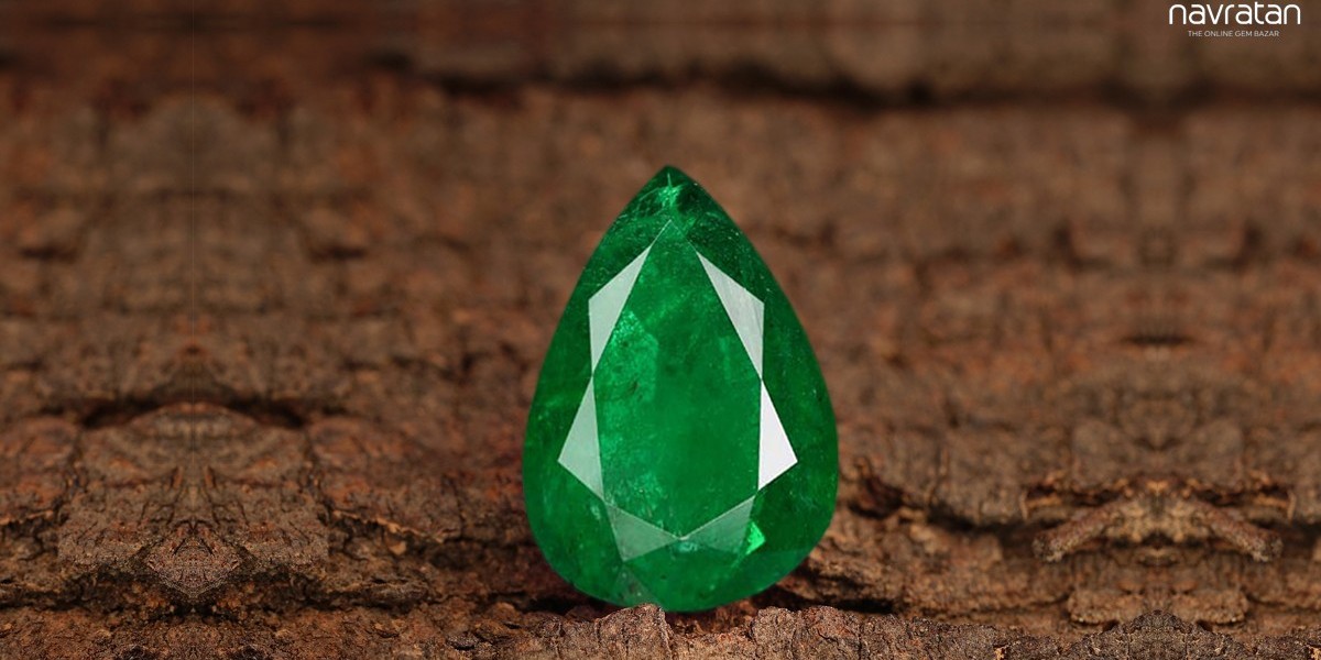 The Enthralling Colour of the 9-carat Emerald