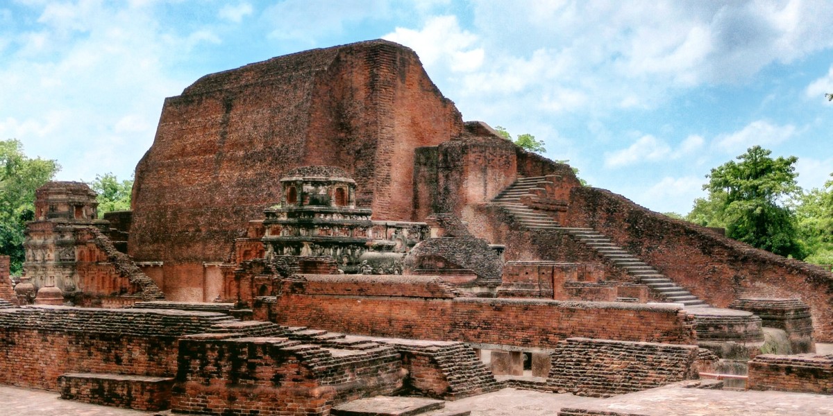 Nalanda Me Ghumne Ki Jagah, Nalanda University