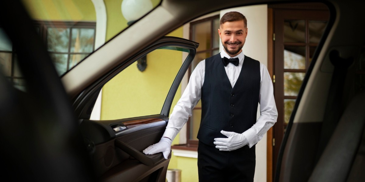 Limo Service vs. Rideshare: Why Las Vegas Visitors Prefer Luxury