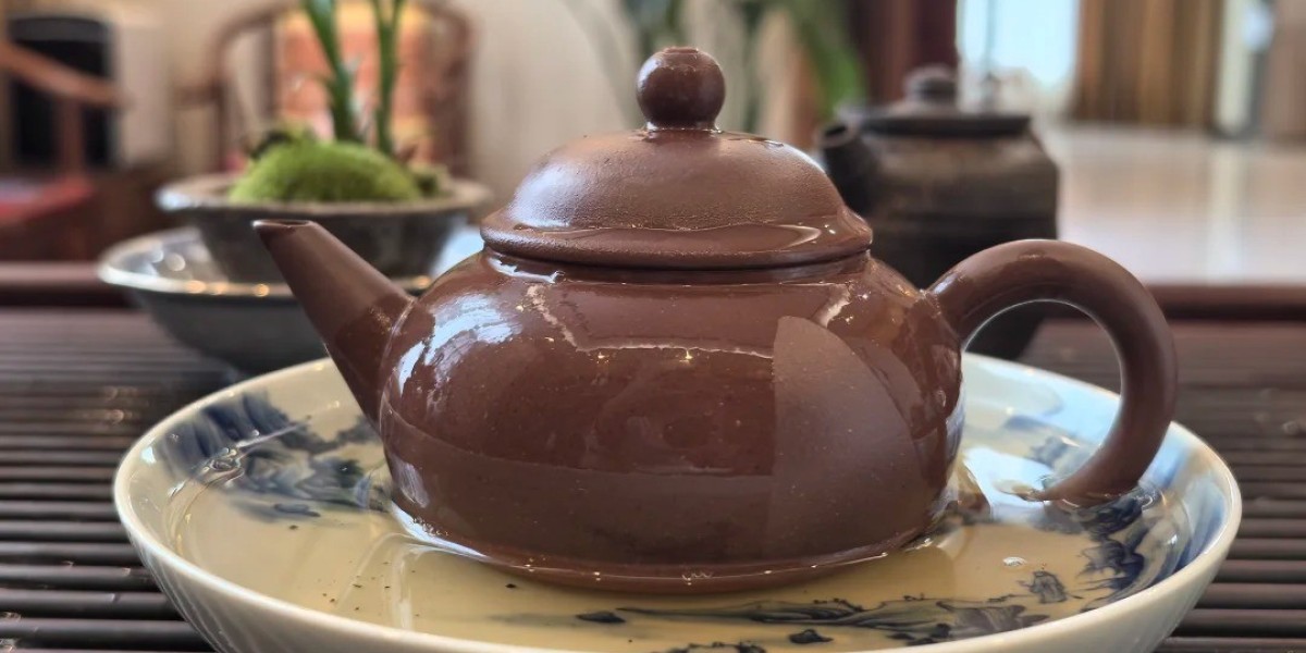 Comparing Yixing Teapots and Chinese Teapots: A Study of Craftsmanship and Tradition