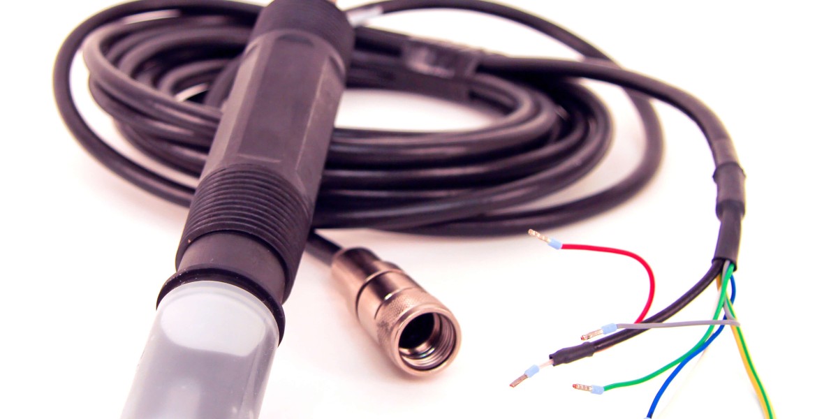 Understanding pH Sensors: Types, Mechanisms, and Factors Affecting Accuracy