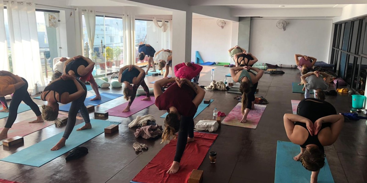 Best 300 Hours Yoga Teacher Training School in Rishikesh with Yogaadi