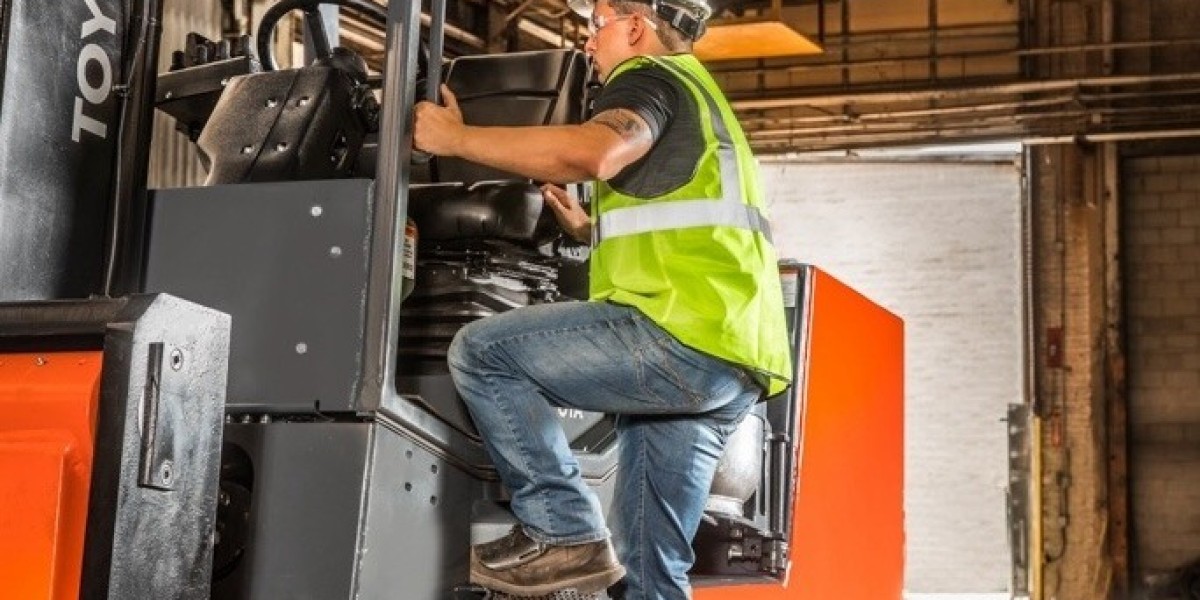 The Ultimate Safety Checklist for New Forklift Operators