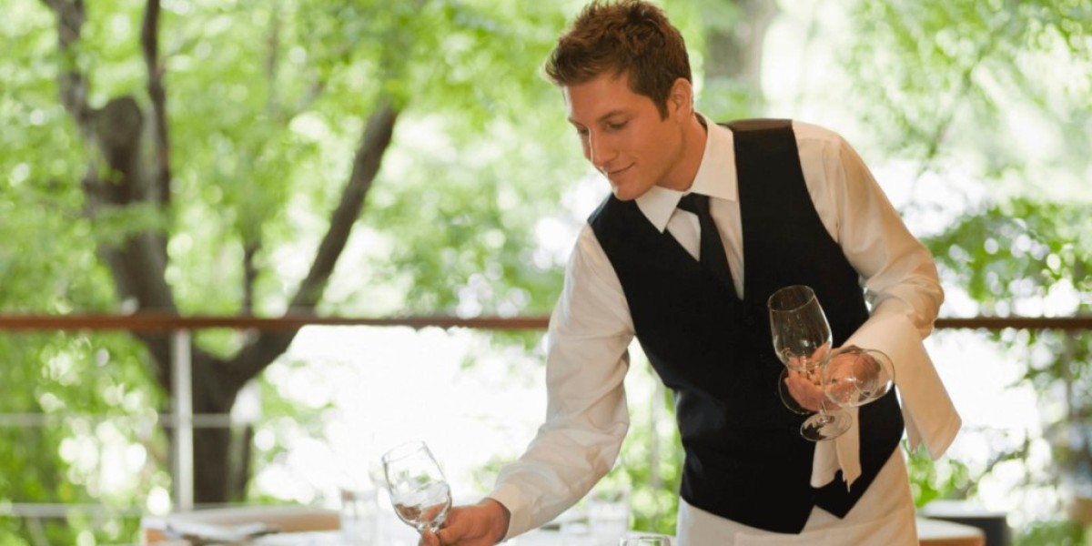 How to Handle Stress in a Fast-Paced Waiter Job