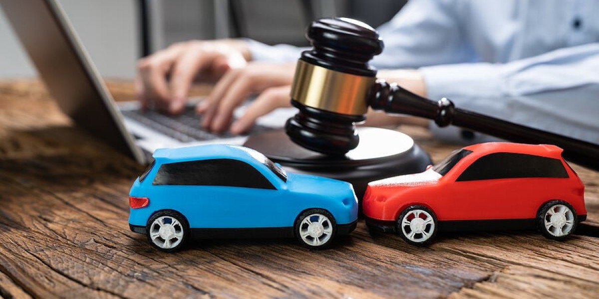 The Difference Between a Vehicle Lawyer and a General Attorney