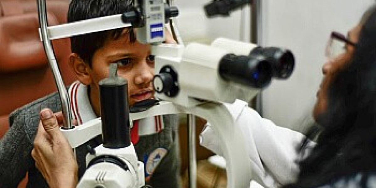 Finding the Best Eye Specialist in Noida: Expert Care for Your Vision