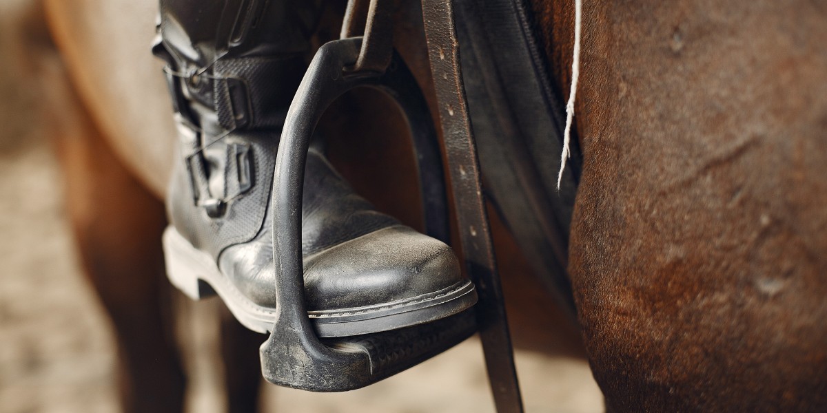 "Top 6 Equestrian Gear Trends in Malibu: Jumping Saddles, Leather Saddles, and More!"