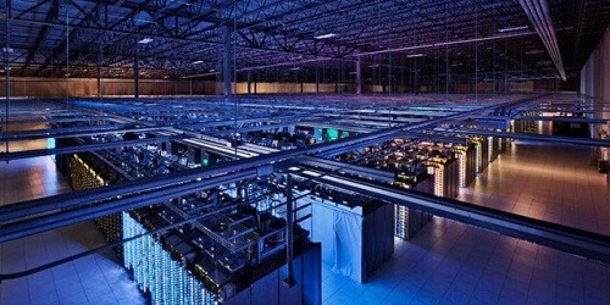 Data Center Market Size, Share | Growth Report [2032]