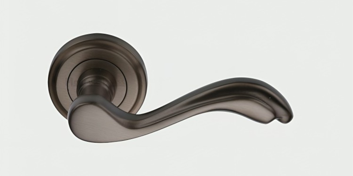 Bronze door handles: elevate your home's style and durability with timeless elegance.