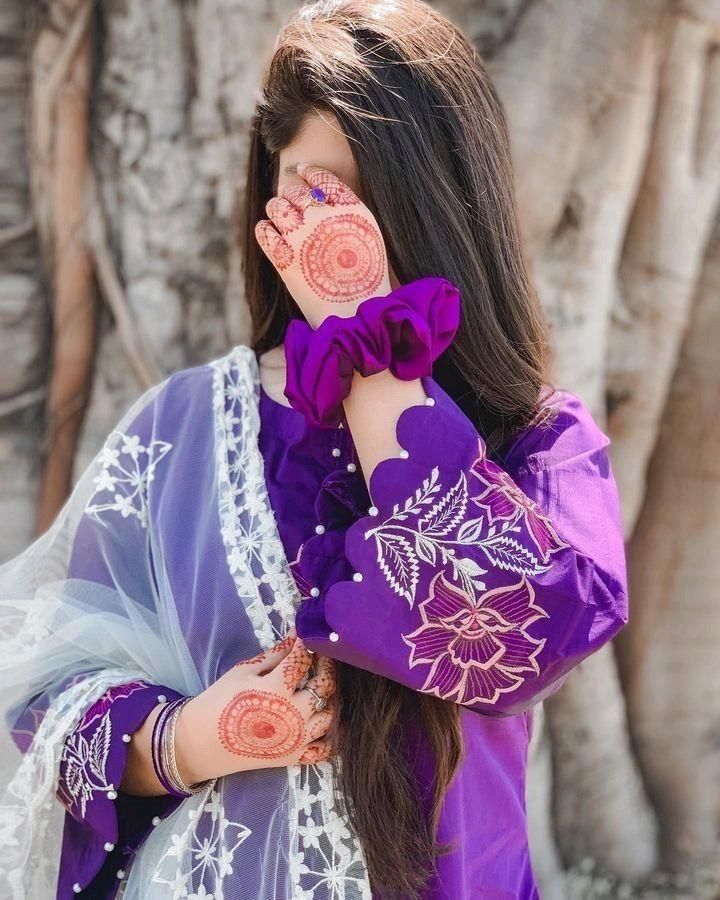 Mirror Instagram Hidden Face Pose GirL Pics, Photos Download