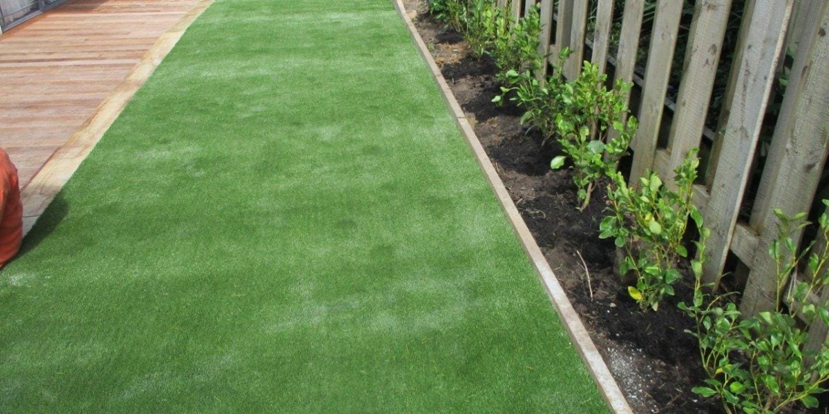 How to Blend Natural Bushes with Your Artificial Turf Backyard