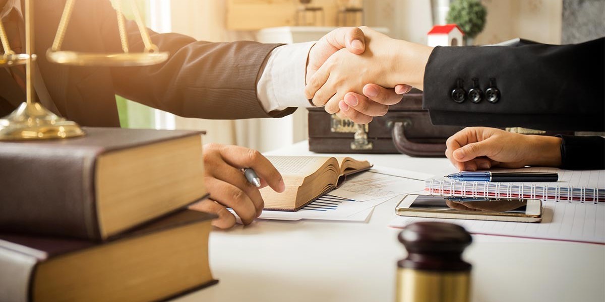 What Does a Civil Suit Lawyer Do? A Beginner’s Guide