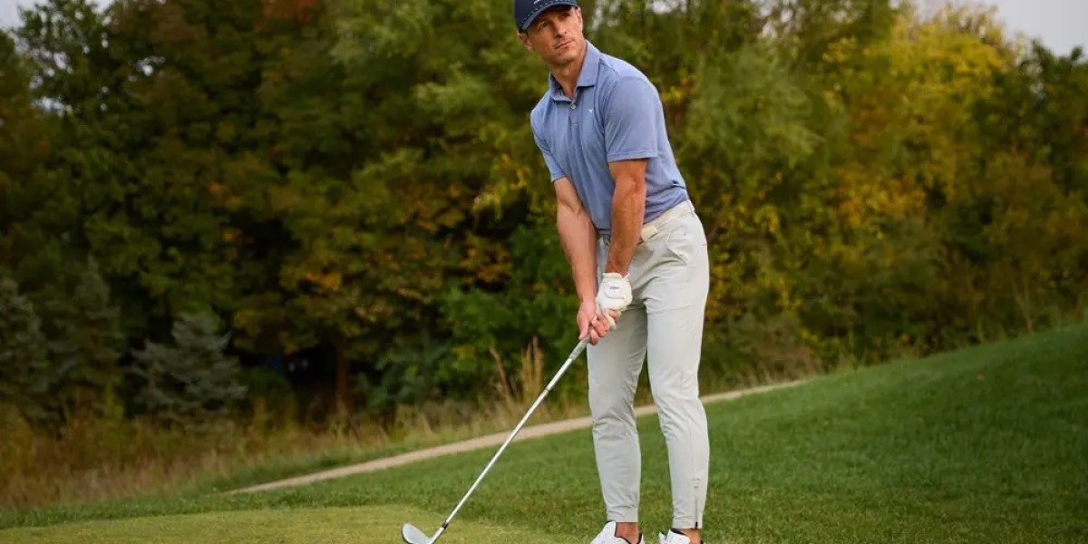 How Men’s Golf Polo T-Shirts Became a Wardrobe Essential