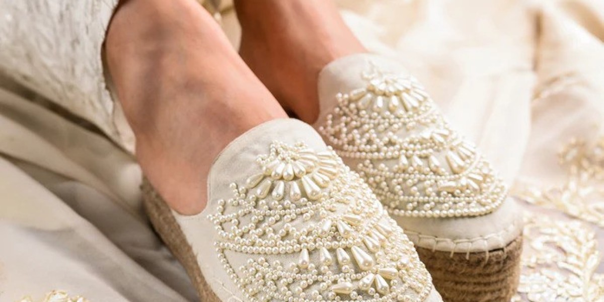 Elevate Your Style with Pari Pari Life’s Platform Espadrilles