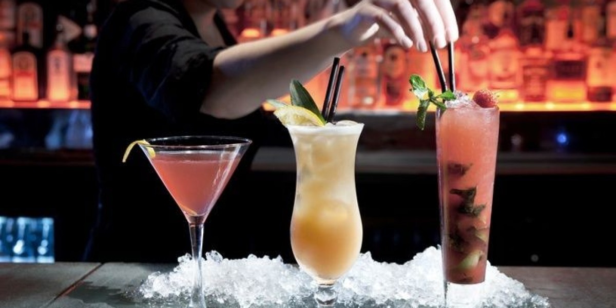 A Complete Guide to Bartending Courses and Hotel Management Education