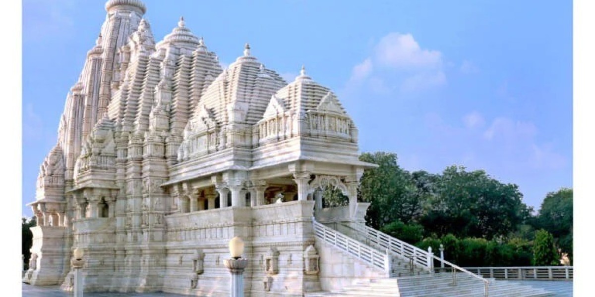 Explore Rajasthan with Mukesh Tour and Travels: Your Trusted Taxi Service