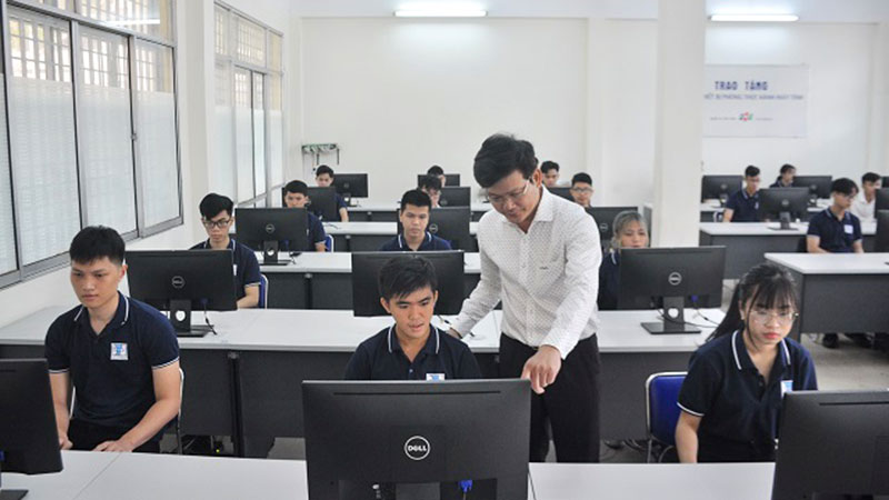 Hướng dẫn cách làm bài thi writing VSTEP C1 theo mẫu đề 2024