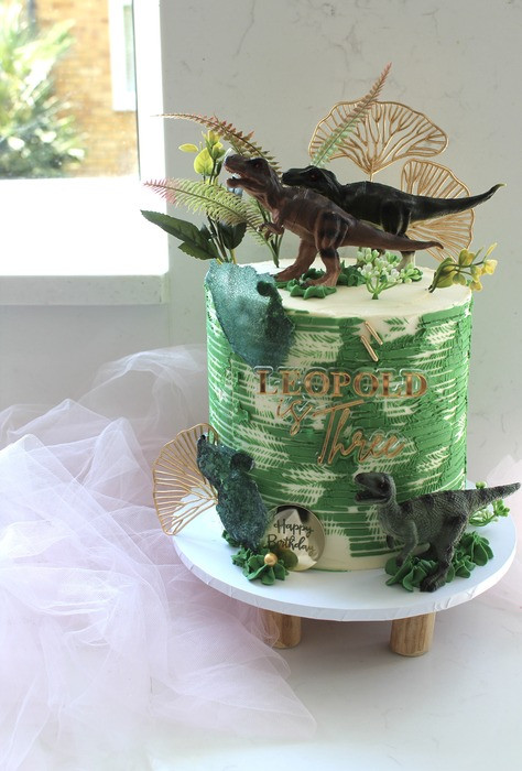 Bespoke Boys Cakes | Boys Birthday Cakes in London | By Pearls & Crumbs