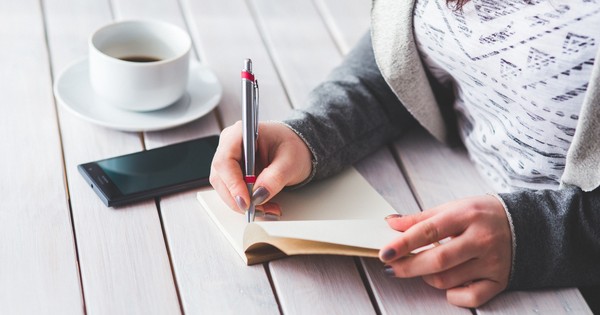 Ejem Plos's answer to Qué son acotaciones en literatura y cómo se utilizan en obras teatrales o guiones? - Quora