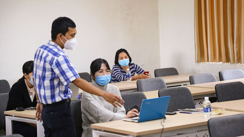 Ngạch chuyên viên thuế là gì? Mã ngạch và cách tính lương 2025