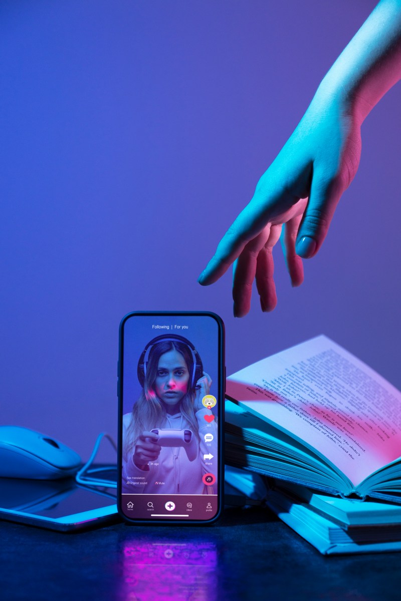 Instagram Reels & Captions: Maximizing Reach in 15 Seconds – Fingerlinks Infotech