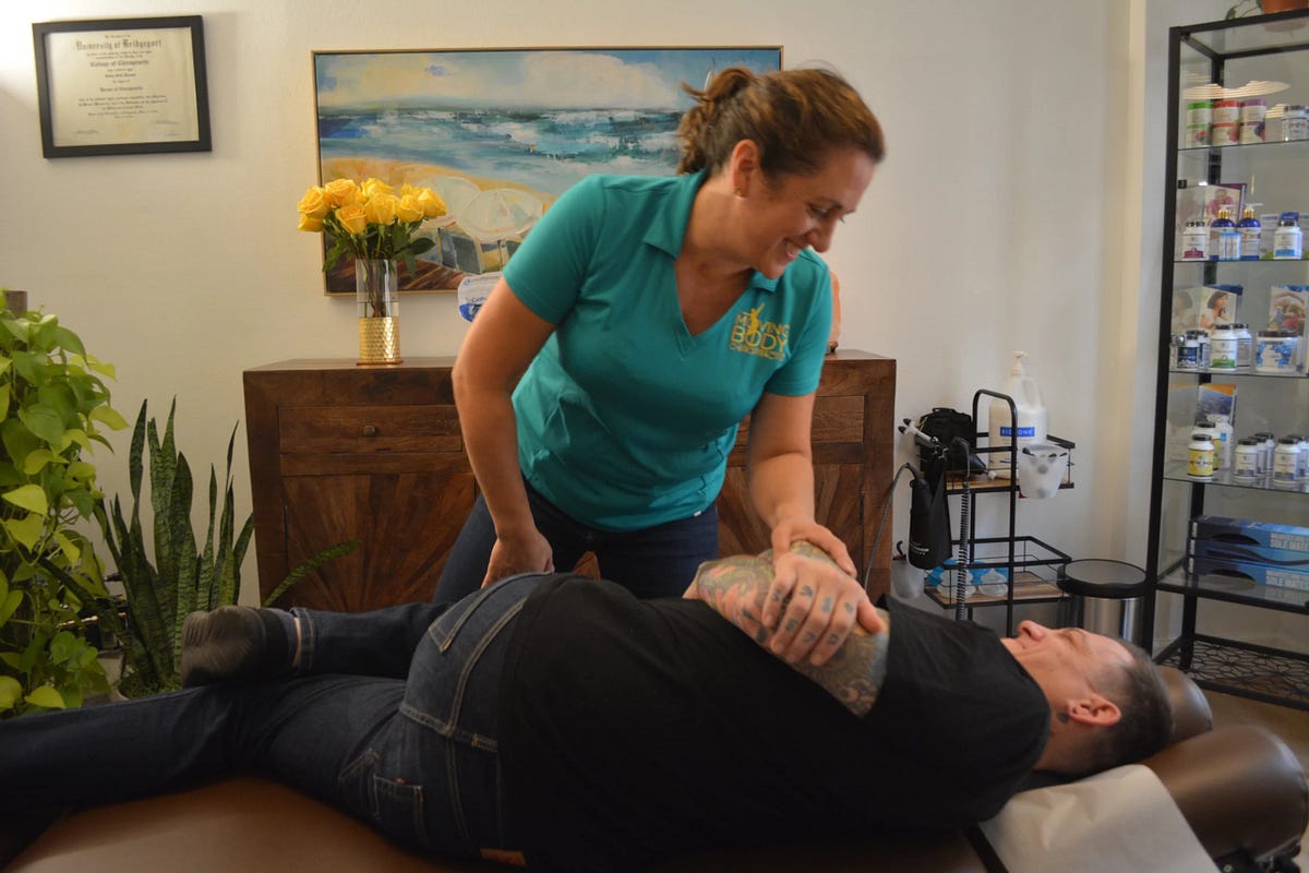 Dealing with Arthritis? The Impact of a Stretch Therapist in Denver | by Movingbodychiropractic | Jul, 2025 | Medium