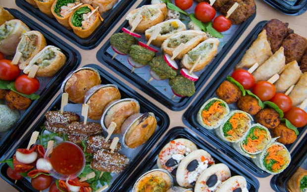 7 Benefits Of Food Box Catering For Wedding Rehearsals Or Bridal Showers - The People Feed