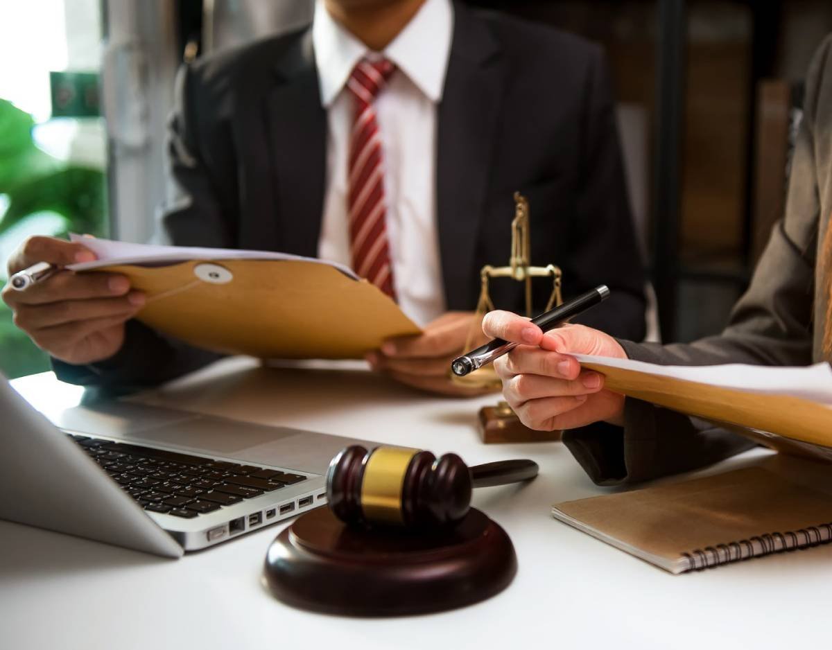 Immigration Attorney vs Immigration Lawyer: What’s the Difference?