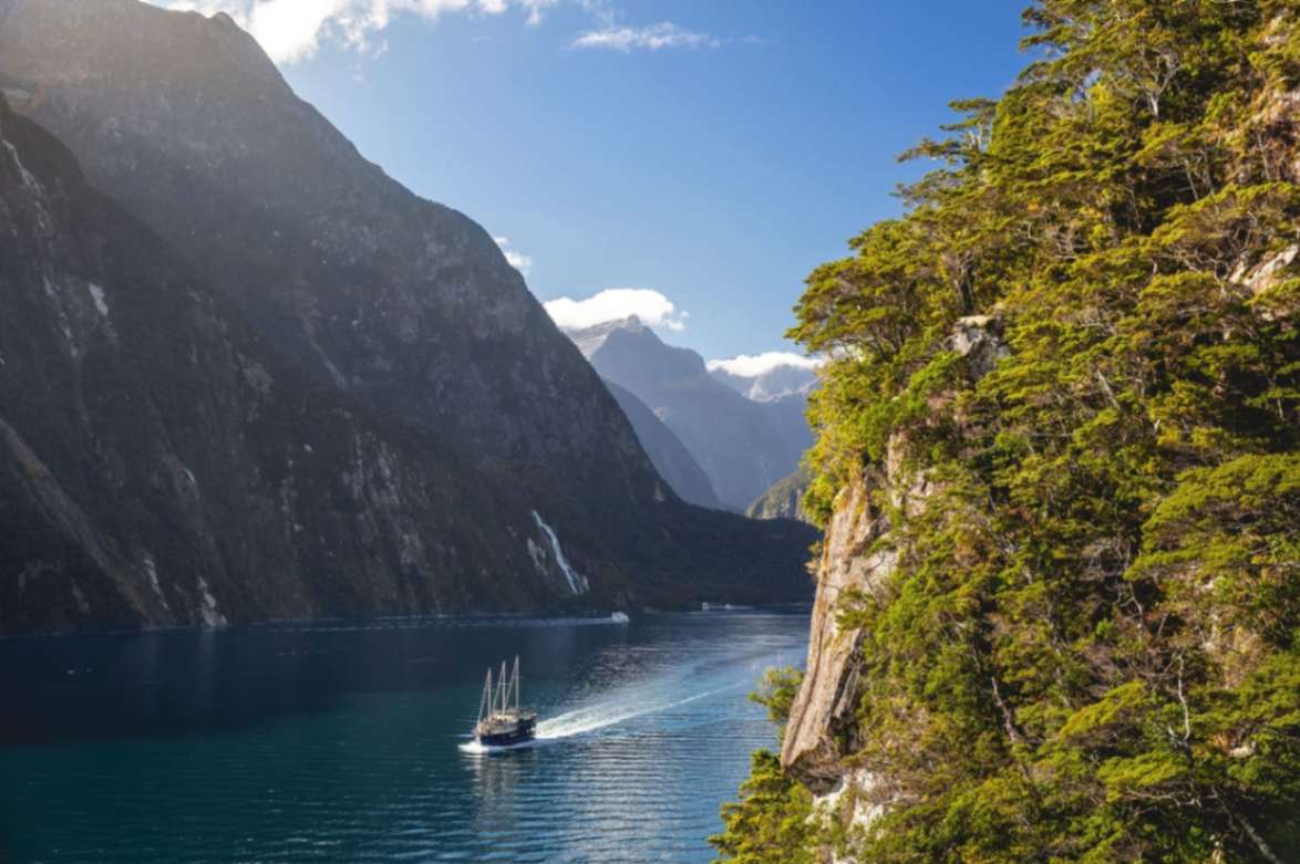 New Zealand Bus Tour: 17 Day Discover Coach Tour | NZ-Tourism