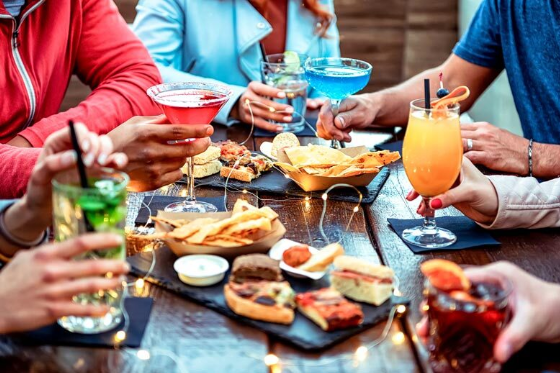 How To Coordinate Food For The NYE Party With Drinks - Figures Magazine