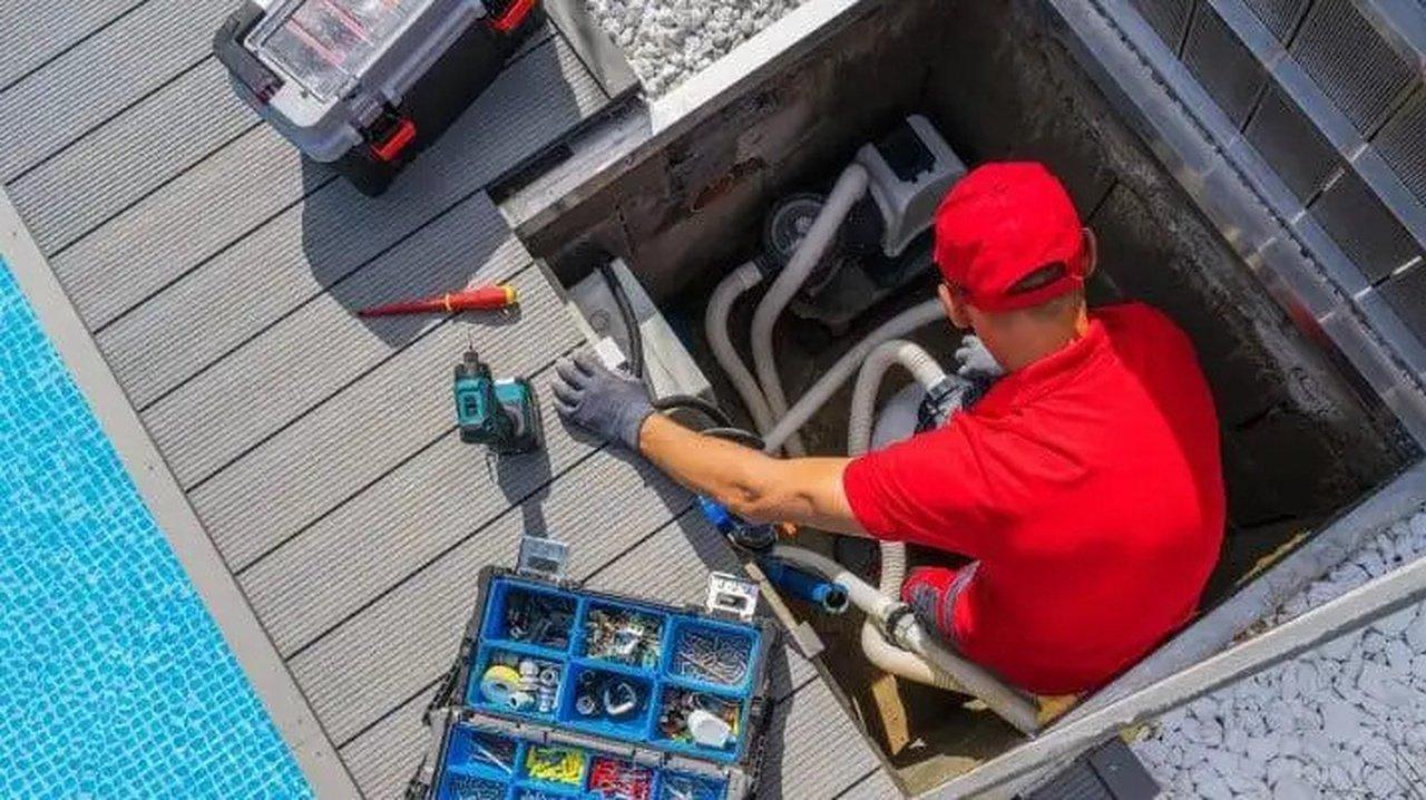 How Pro Pool Cleaners Catch Problems You’d Never Notice Yourself? | Articles | Atlas Pools | Gan Jing World - Technology for Humanity | Video & Movie Streaming