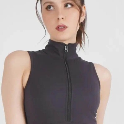 black zipper crop top sportsbra Profile Picture