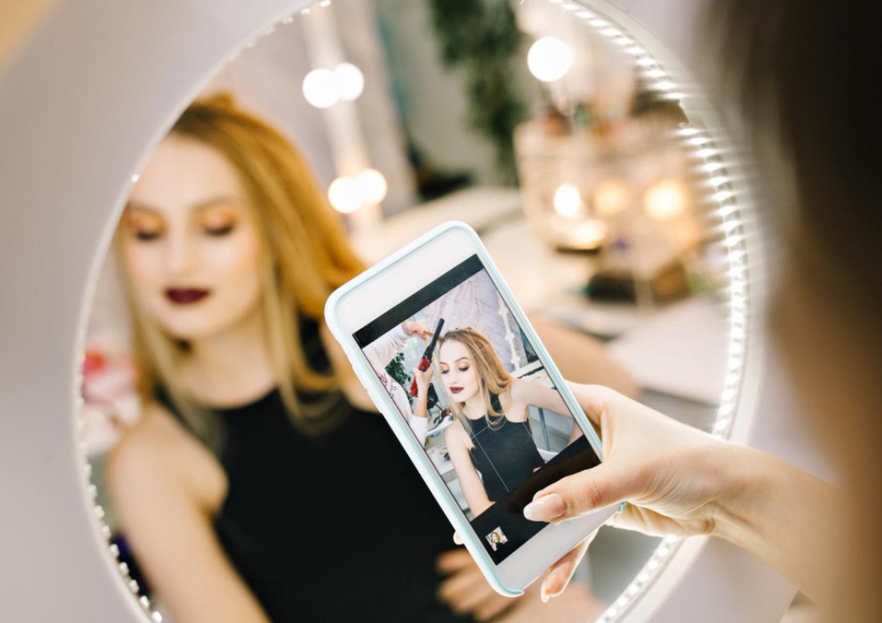 How Does a Virtual Styling Service Transform Personal Fashion in the Digital Age? | Articles | stylebygolden | Gan Jing World - Technology for Humanity | Video & Movie Streaming